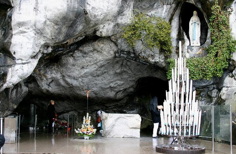 Our Lady of Lourdes Story | Photo credit: en.wikipedia.org